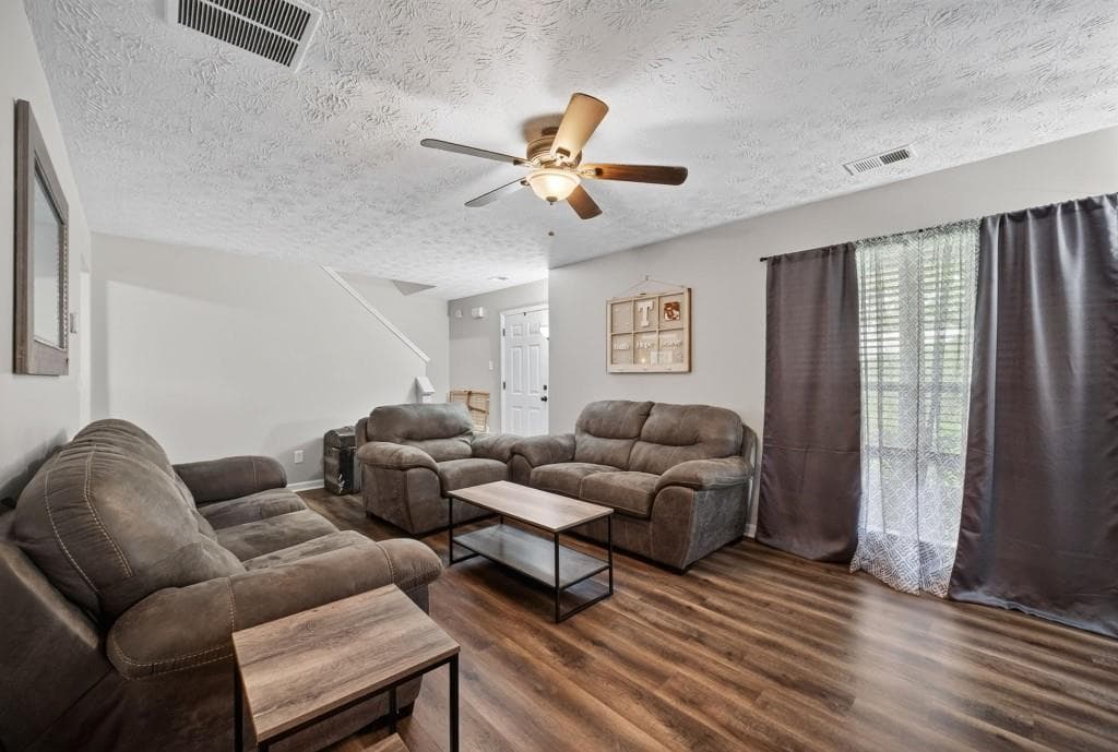3 bedroom, 3 bathroom, 1,850 sq ft single family residence for sale at 815 Sterling Place, Monroe, GA 30656 — photo 5