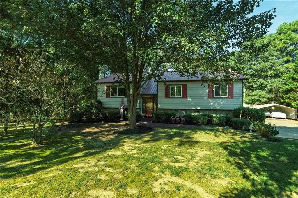 3 bedroom, 3 bathroom single family residence under contract at 101 Holly Creek Court, Woodstock, GA 30188 — photo 4