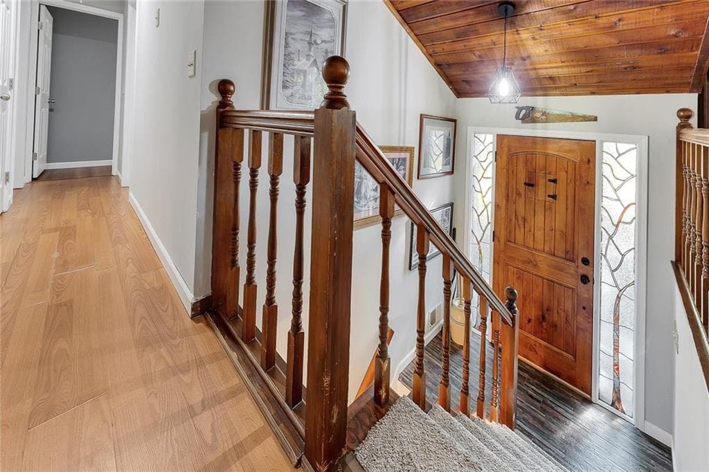 3 bedroom, 3 bathroom single family residence under contract at 101 Holly Creek Court, Woodstock, GA 30188 — photo 7