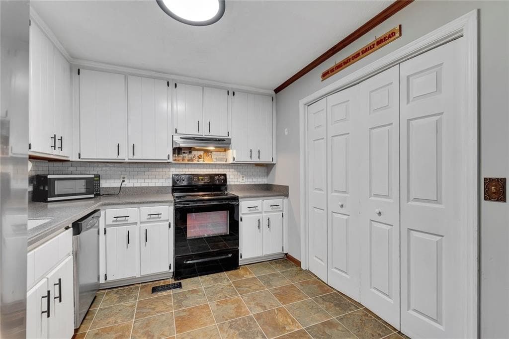 3 bedroom, 3 bathroom single family residence under contract at 101 Holly Creek Court, Woodstock, GA 30188 — photo 8