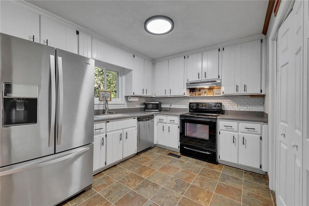 3 bedroom, 3 bathroom single family residence under contract at 101 Holly Creek Court, Woodstock, GA 30188 — photo 10