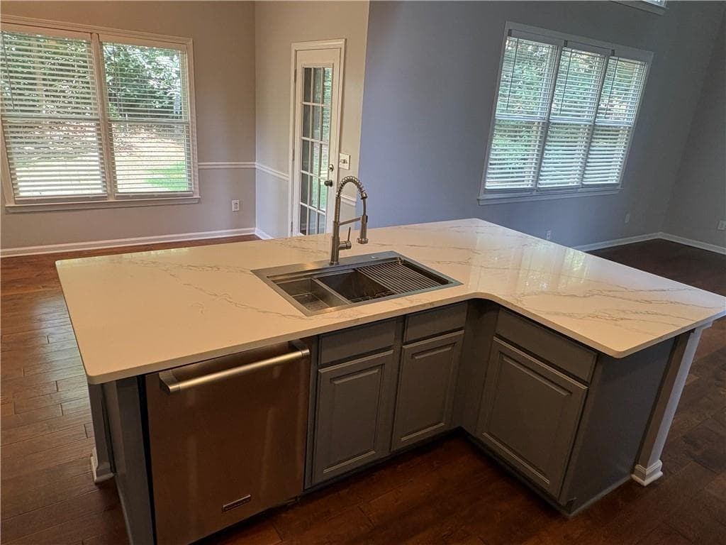 4 bedroom, 3 bathroom, 2,339 sq ft single family residence for sale at 115 Croftwood Court, Johns Creek, GA 30097 — photo 9