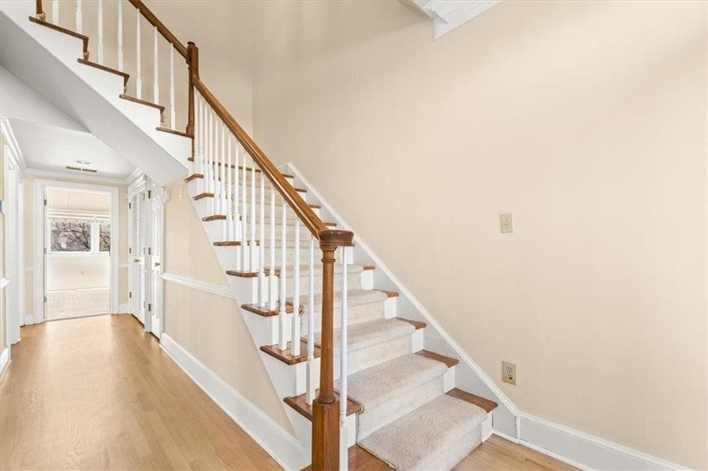 3 bedroom, 3 bathroom, 2,150 sq ft townhouse under contract at 107 Paces Run 107, Atlanta, GA 30339 — photo 3