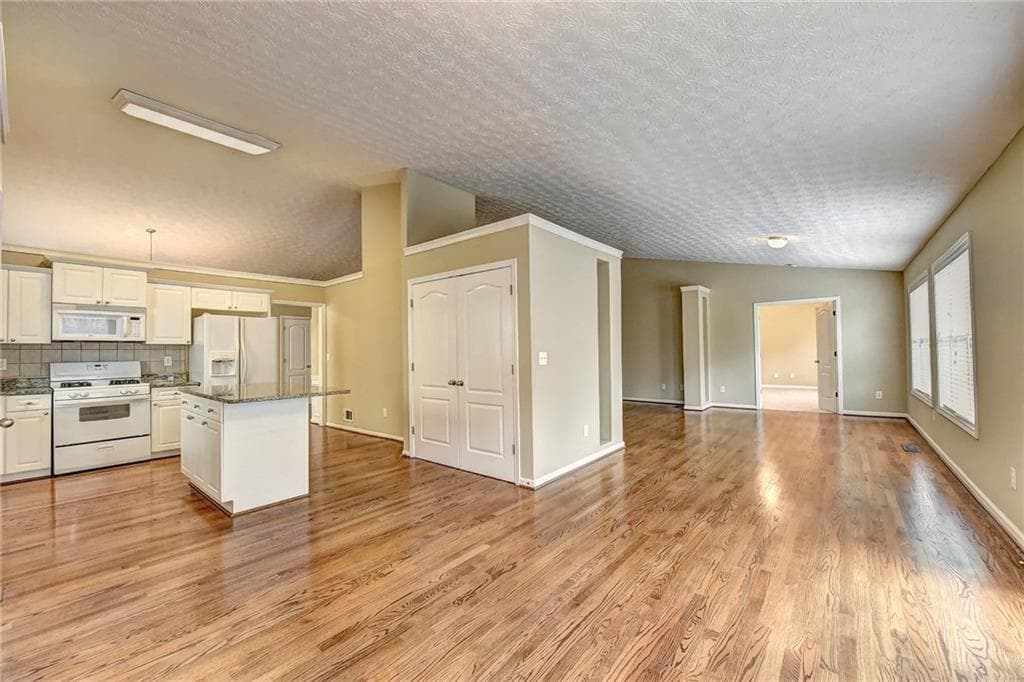 3 bedroom, 2 bathroom, 2,430 sq ft single family residence for rent at 1481 Jami Hollow Way, Lawrenceville, GA 30043 for $2,150 a month — photo 9