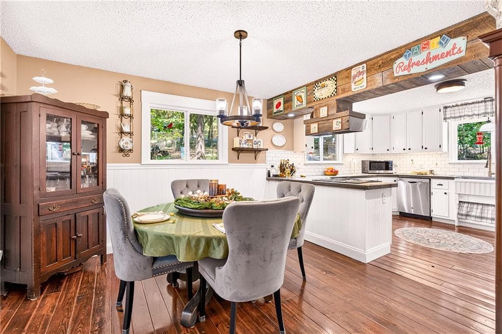 4 bedroom, 13 bathroom, 2,508 sq ft single family residence for sale at 158 Beaver Lake Drive, Ellijay, GA 30540 — photo 8