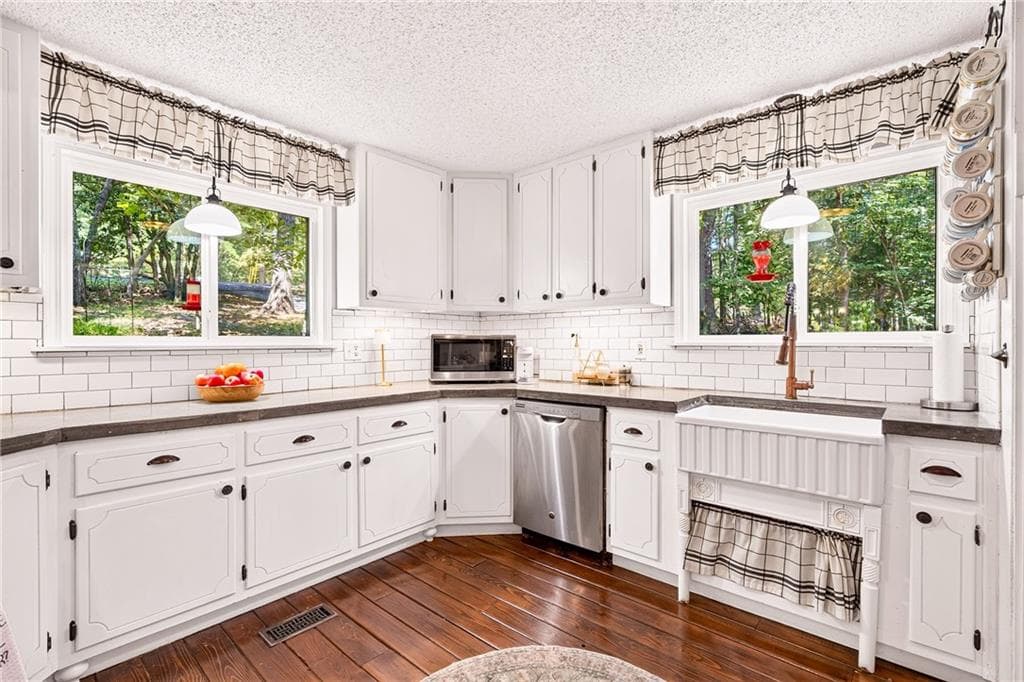 4 bedroom, 13 bathroom, 2,508 sq ft single family residence for sale at 158 Beaver Lake Drive, Ellijay, GA 30540 — photo 10