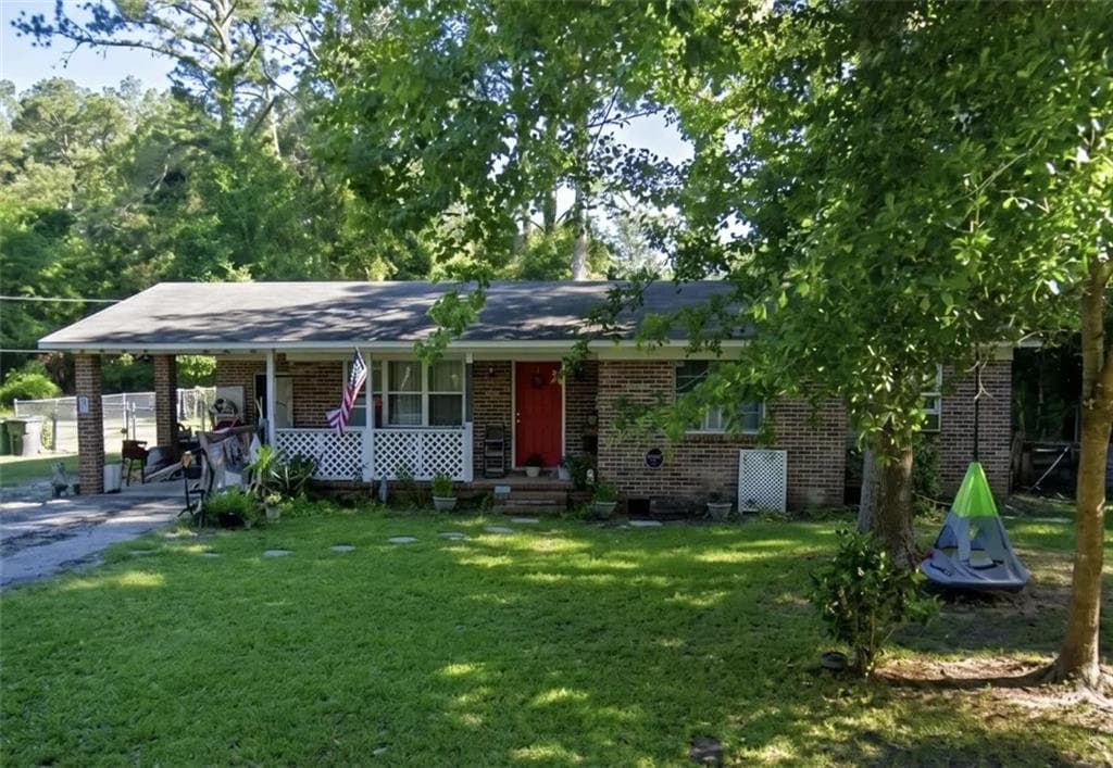 3 bedroom, 2 bathroom, 1,173 sq ft single family residence for sale at 204 Pine Street, St. Marys, GA 31558