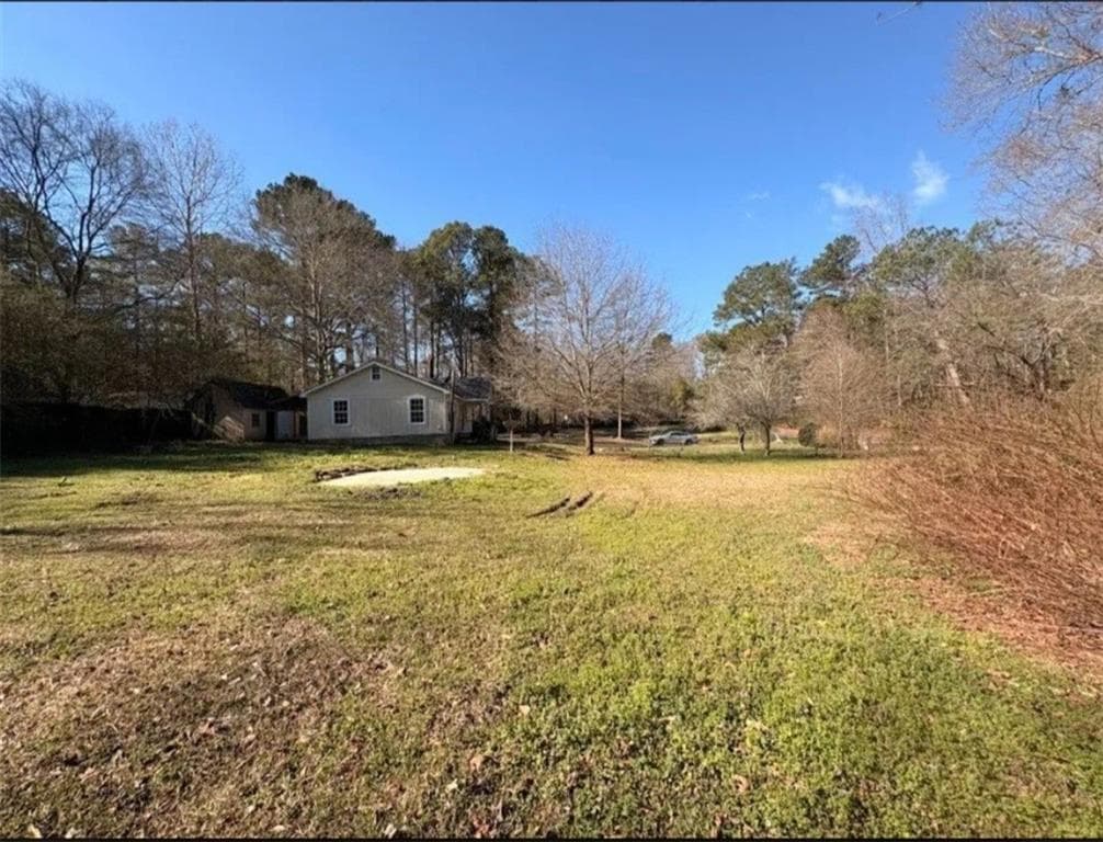 2 bedroom, 1 bathroom, 1,227 sq ft single family residence for sale at 17 Collins Road, Carrollton, GA 30116 — photo 3