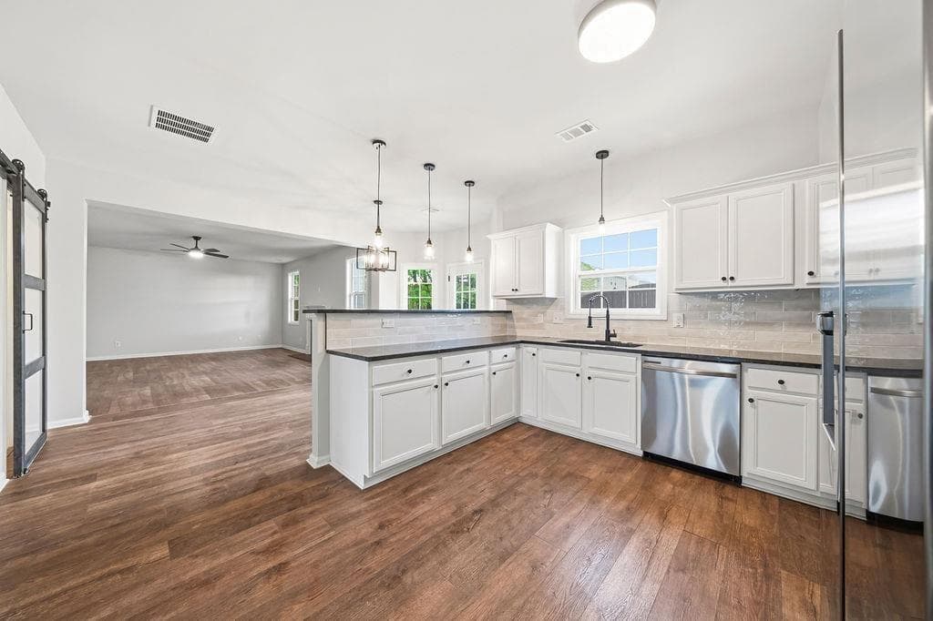 6 bedroom, 4 bathroom, 3,264 sq ft single family residence for sale at 8908 Brandy Rose, Douglasville, GA 30134 — photo 10