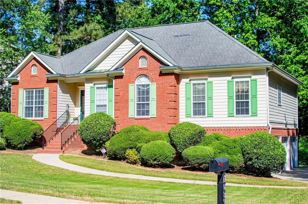 3 bedroom, 3 bathroom, 2,620 sq ft single family residence for sale at 1294 Windsor Glen Drive, Douglasville, GA 30134 — photo 2
