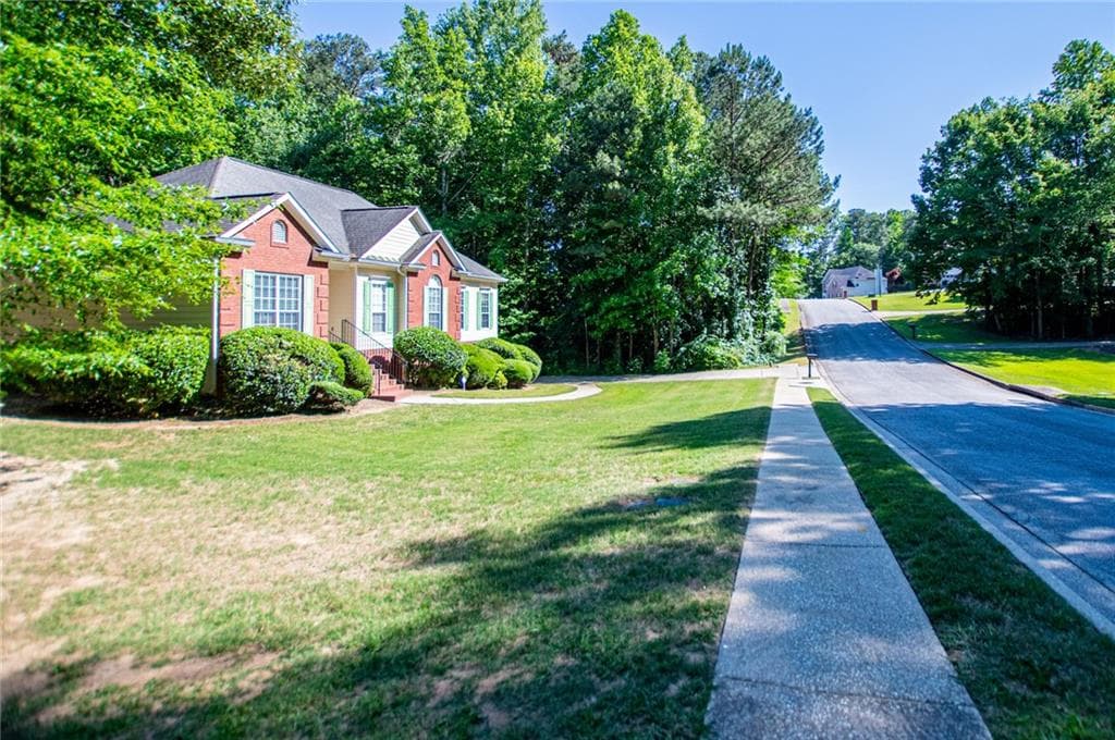 3 bedroom, 3 bathroom, 2,620 sq ft single family residence for sale at 1294 Windsor Glen Drive, Douglasville, GA 30134 — photo 5