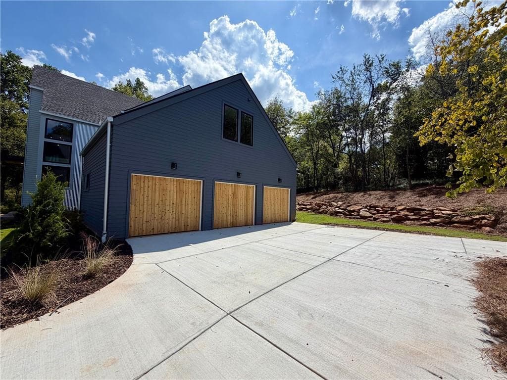 5 bedroom, 6 bathroom, 3,661 sq ft single family residence for sale at 215 Winterberry Way, Roswell, GA 30075 — photo 3