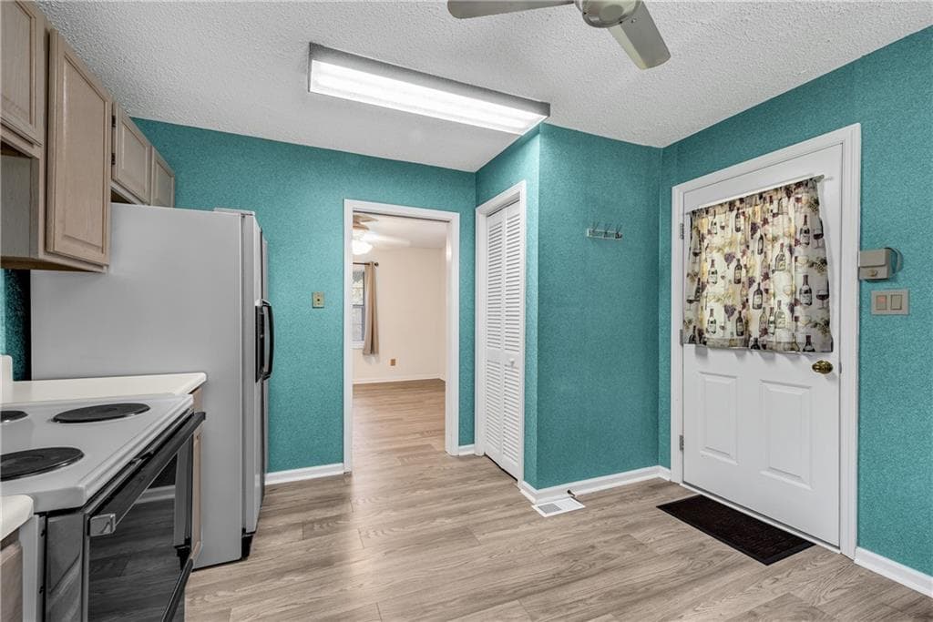 3 bedroom, 1 bathroom, 1,161 sq ft single family residence under contract at 3740 Post Oak Tritt Road, Marietta, GA 30062 — photo 9