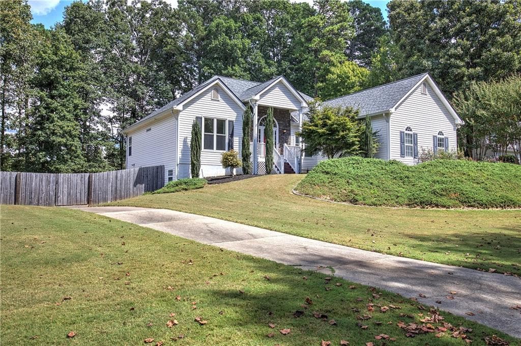 4 bedroom, 3 bathroom, 3,625 sq ft single family residence for sale at 1082 Fieldstone Drive, Canton, GA 30114 — photo 2