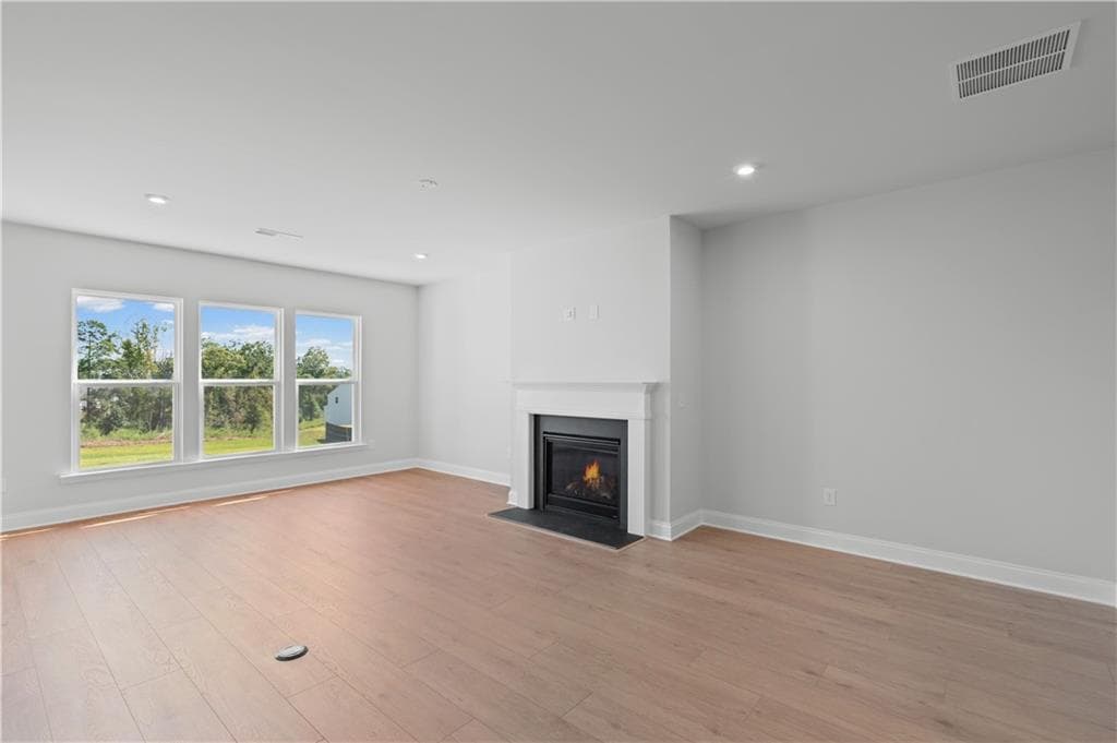 5 bedroom, 5 bathroom, 3,554 sq ft single family residence for sale at 7124 Maple Brook Lane, Flowery Branch, GA 30542 — photo 3