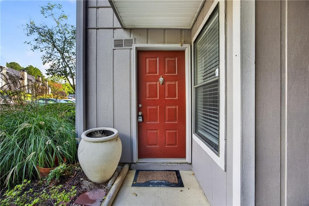 2 bedroom, 2 bathroom, 1,182 sq ft condominium for sale at 3923 Woodridge Way, Tucker, GA 30084 — photo 2