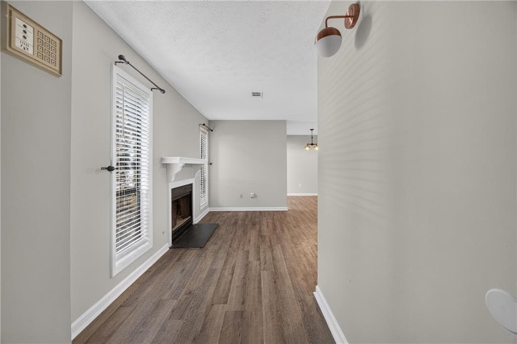 2 bedroom, 2 bathroom, 1,182 sq ft condominium for sale at 3923 Woodridge Way, Tucker, GA 30084 — photo 3