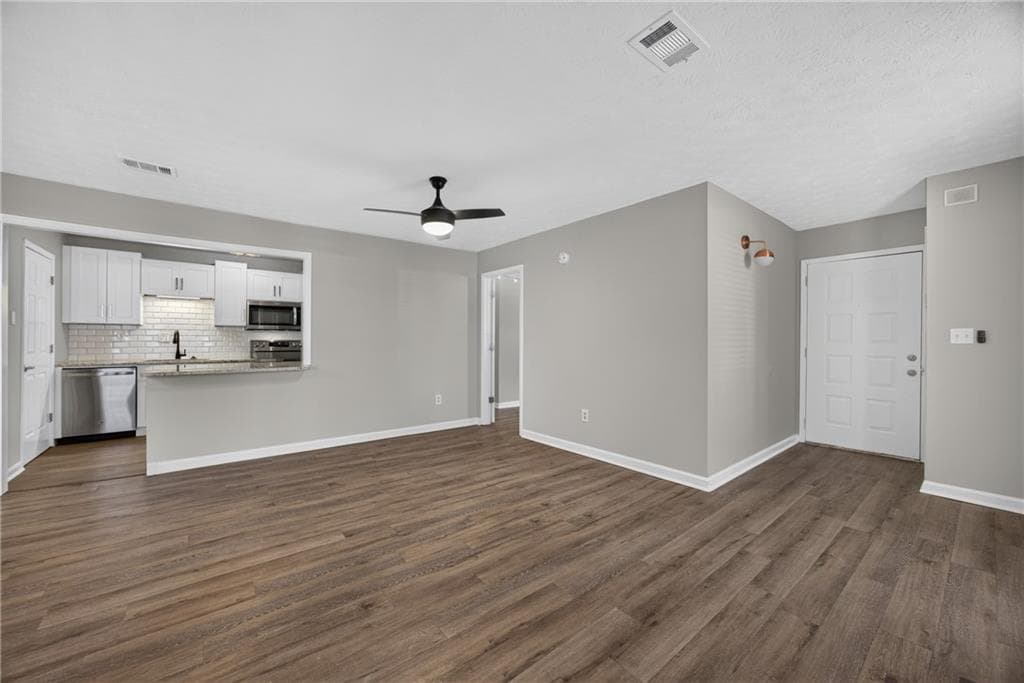 2 bedroom, 2 bathroom, 1,182 sq ft condominium for sale at 3923 Woodridge Way, Tucker, GA 30084 — photo 5