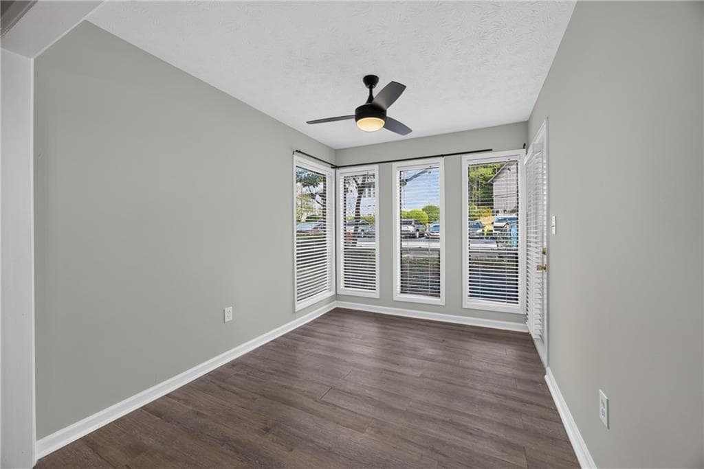 2 bedroom, 2 bathroom, 1,182 sq ft condominium for sale at 3923 Woodridge Way, Tucker, GA 30084 — photo 9