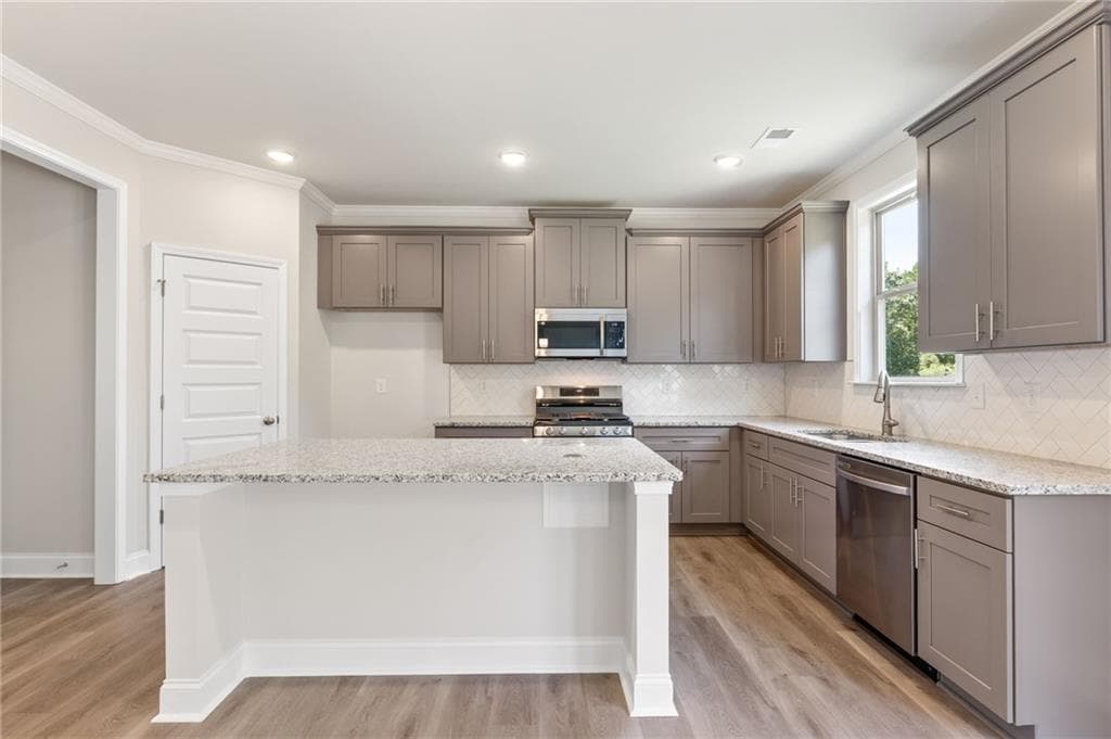 5 bedroom, 4 bathroom single family residence for sale at 139 Open Waters Walk, Braselton, GA 30517 — photo 6