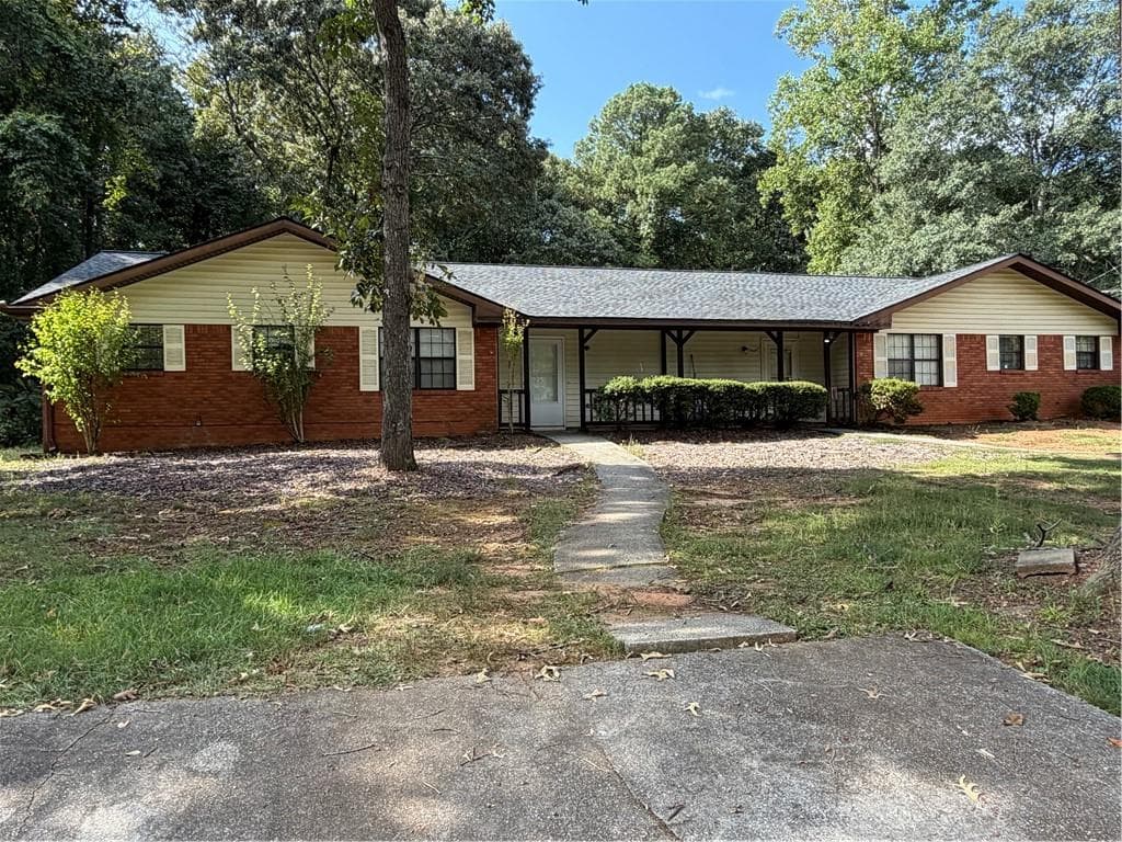 2 bedroom, 2 bathroom, 1,211 sq ft duplex for rent at 160 Chesapeake Drive, Ellenwood, GA 30294 for $1,625 a month