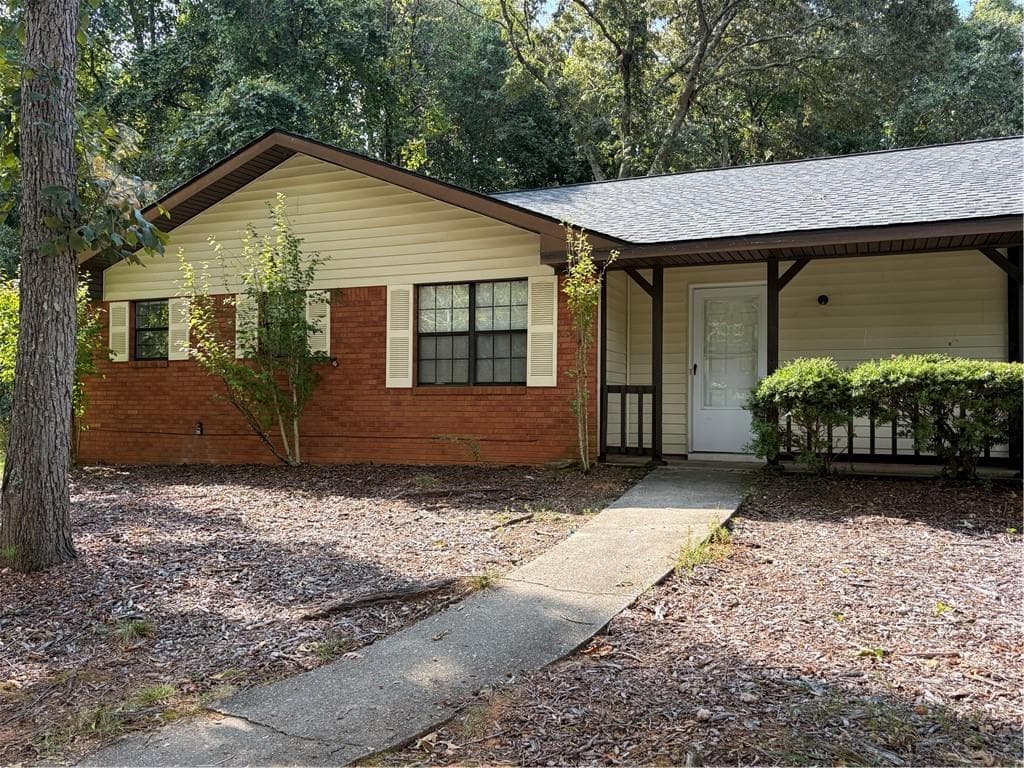 2 bedroom, 2 bathroom, 1,211 sq ft duplex for rent at 160 Chesapeake Drive, Ellenwood, GA 30294 for $1,625 a month — photo 2