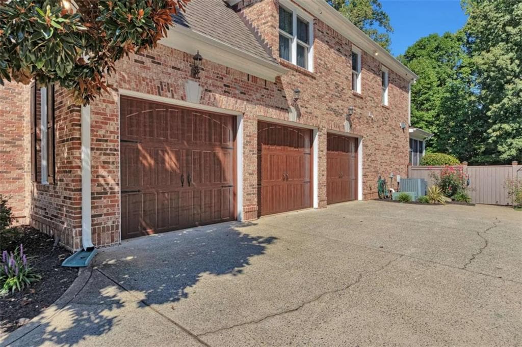 6 bedroom, 6 bathroom, 5,469 sq ft single family residence for sale at 1421 Castlebrooke Way, Marietta, GA 30066 — photo 4