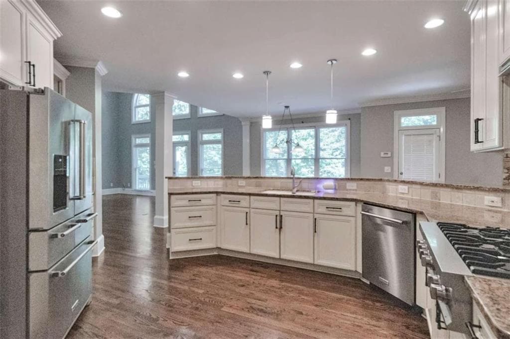 6 bedroom, 6 bathroom, 5,469 sq ft single family residence for sale at 1421 Castlebrooke Way, Marietta, GA 30066 — photo 10