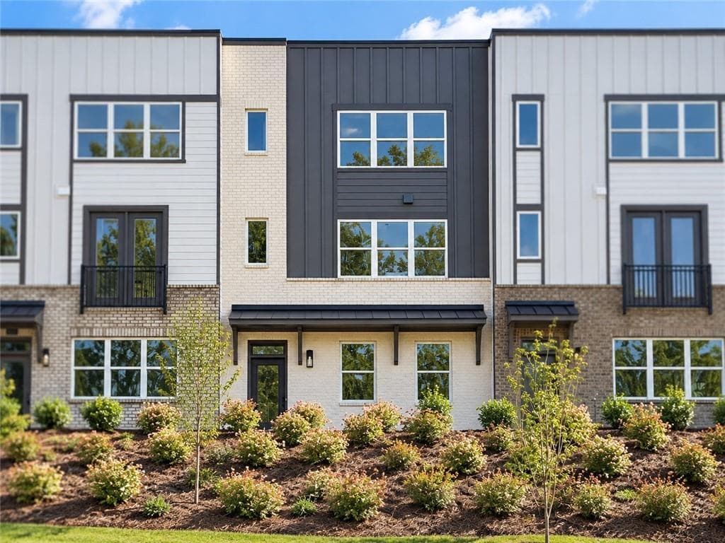 3 bedroom, 4 bathroom, 2,308 sq ft townhouse for sale at 5639 PEACH ORCHARD Trail, Peachtree Corners, GA 30092