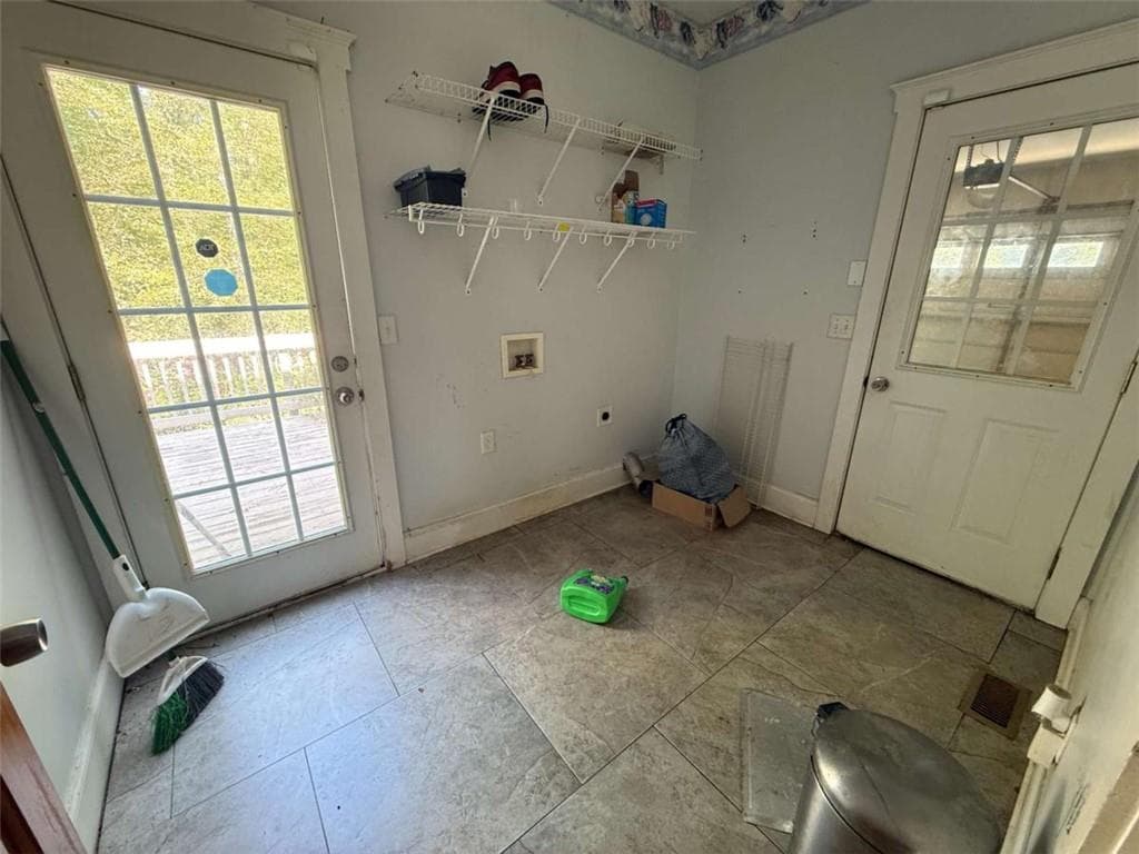 4 bedroom, 3 bathroom, 2,336 sq ft single family residence for sale at 2324 Sheridan Court, Villa Rica, GA 30180 — photo 7