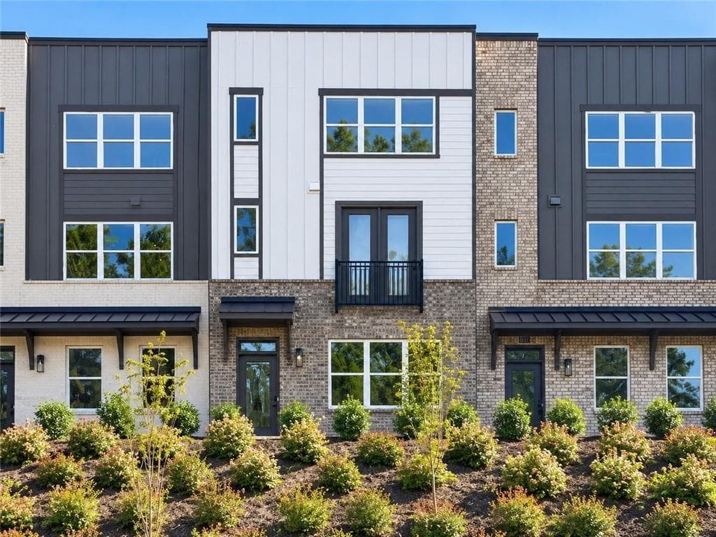 3 bedroom, 4 bathroom, 2,308 sq ft townhouse for sale at 5641 PEACH ORCHARD Trail, Peachtree Corners, GA 30092
