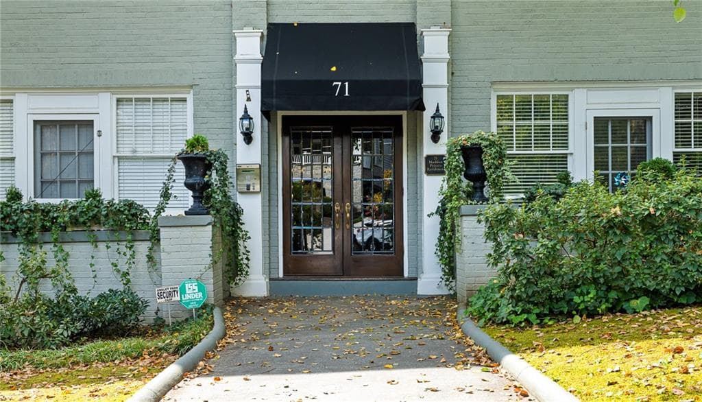 1 bedroom, 1 bathroom, 618 sq ft condominium for sale at 71 Maddox Drive C, Atlanta, GA 30309 — photo 1 of 23