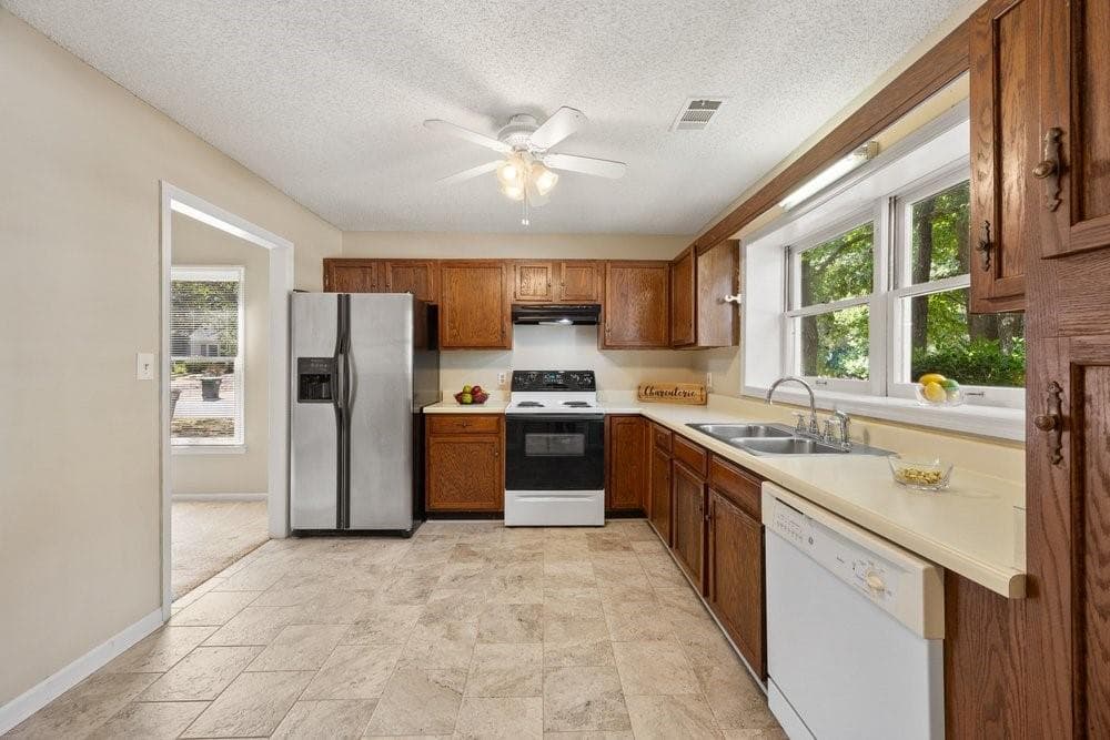 2 bedroom, 2 bathroom, 1,199 sq ft townhouse for sale at 1100 Shiloh Lane, Kennesaw, GA 30144 — photo 7