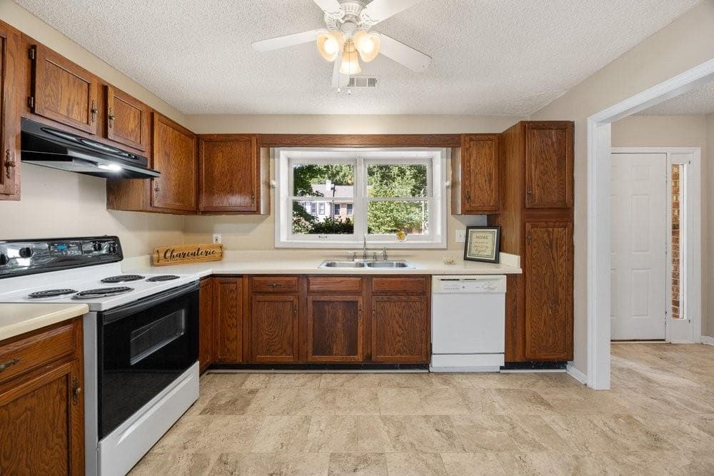 2 bedroom, 2 bathroom, 1,199 sq ft townhouse for sale at 1100 Shiloh Lane, Kennesaw, GA 30144 — photo 9