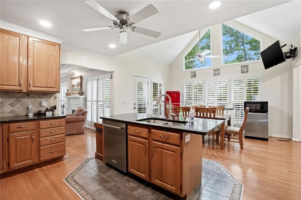 5 bedroom, 5 bathroom, 4,197 sq ft single family residence for sale at 1964 Fields Pond Drive, Marietta, GA 30068 — photo 7