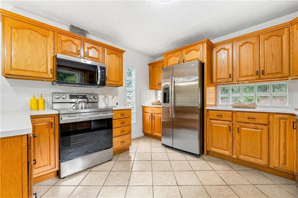 3 bedroom, 2 bathroom, 1,777 sq ft single family residence for sale at 98 Kettlewood Drive, Lilburn, GA 30047 — photo 8