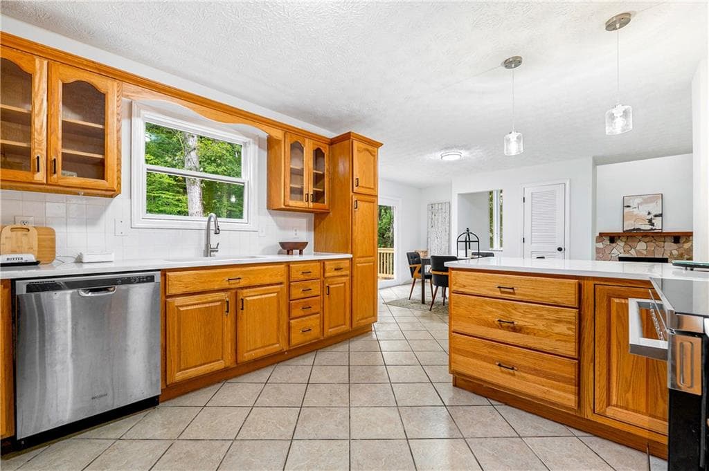 3 bedroom, 2 bathroom, 1,777 sq ft single family residence for sale at 98 Kettlewood Drive, Lilburn, GA 30047 — photo 9