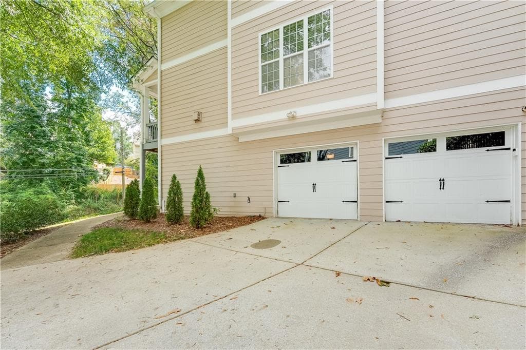 4 bedroom, 3 bathroom, 2,166 sq ft single family residence for sale at 1888 Marietta Road, Atlanta, GA 30318 — photo 2