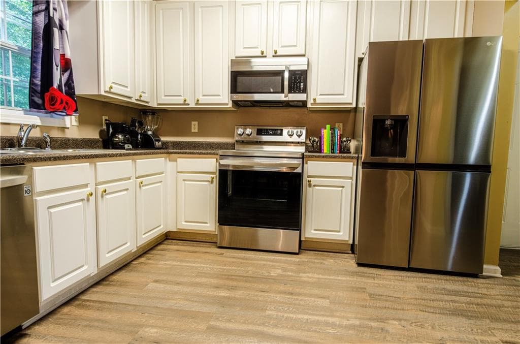 4 bedroom, 3 bathroom, 2,456 sq ft single family residence for sale at 41 Chipping Court, Riverdale, GA 30274 — photo 8