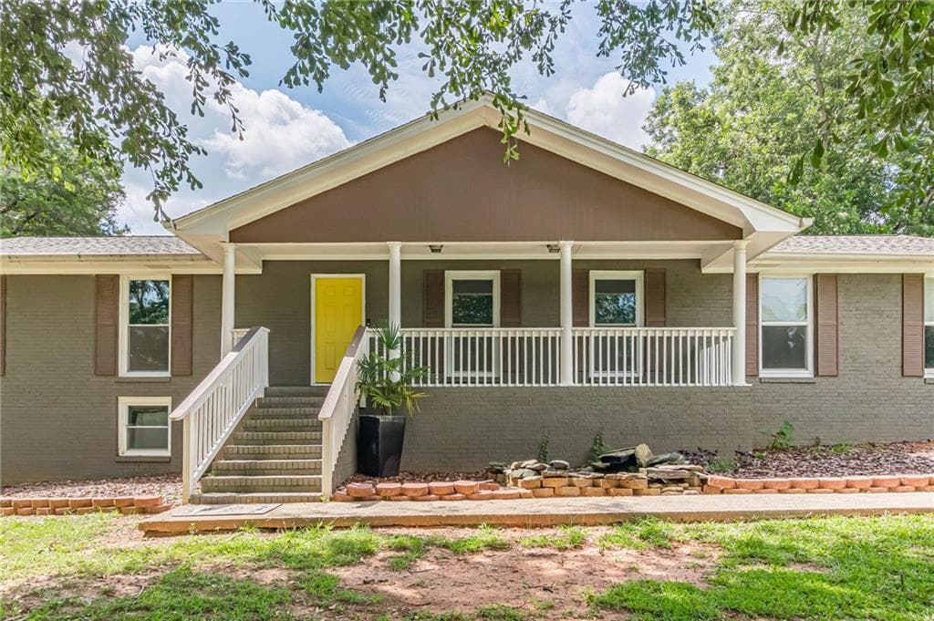 3 bedroom, 2 bathroom, 2,892 sq ft single family residence for sale at 1931 Lake Jodeco Road, Jonesboro, GA 30236 — photo 2