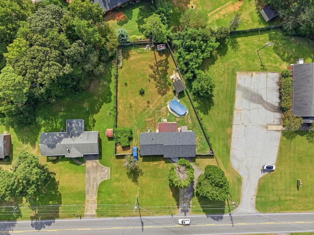 3 bedroom, 2 bathroom, 1,290 sq ft single family residence under contract at 3842 Highway 5, Douglasville, GA 30135 — photo 3