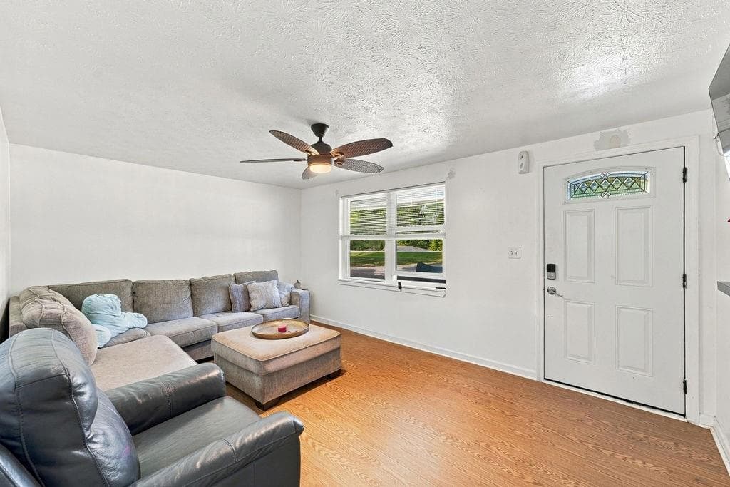 3 bedroom, 2 bathroom, 1,290 sq ft single family residence under contract at 3842 Highway 5, Douglasville, GA 30135 — photo 5