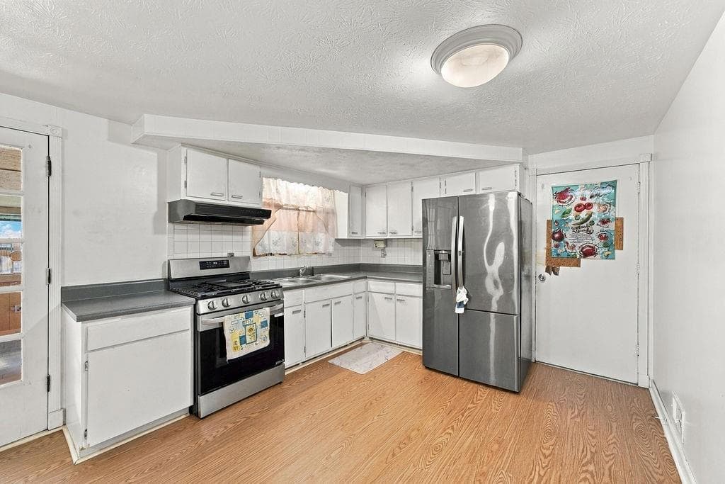 3 bedroom, 2 bathroom, 1,290 sq ft single family residence under contract at 3842 Highway 5, Douglasville, GA 30135 — photo 8