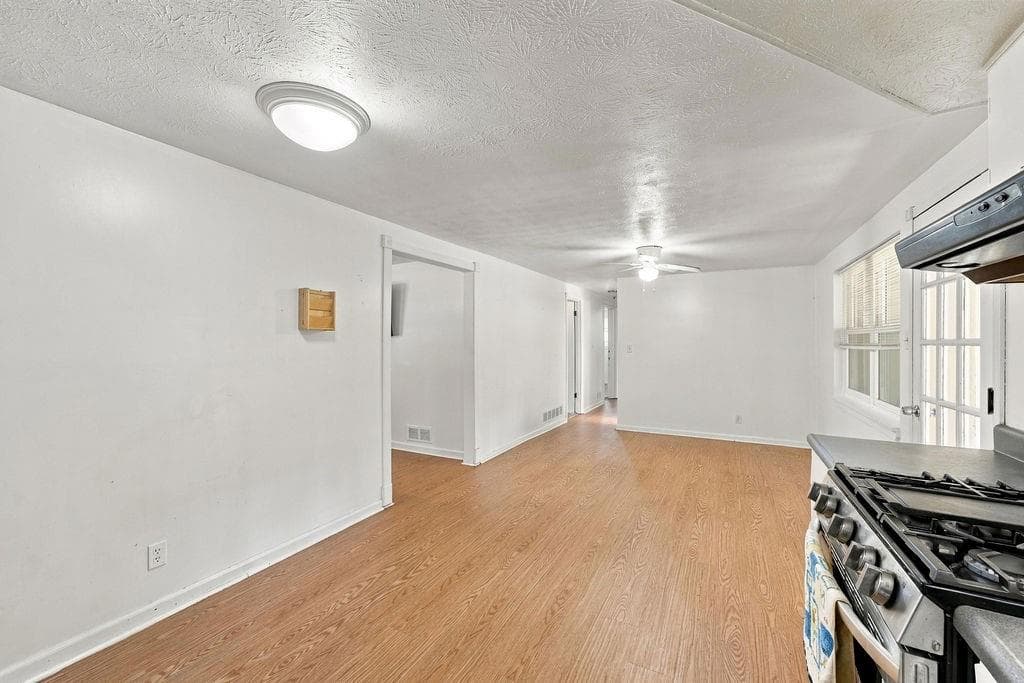 3 bedroom, 2 bathroom, 1,290 sq ft single family residence under contract at 3842 Highway 5, Douglasville, GA 30135 — photo 10
