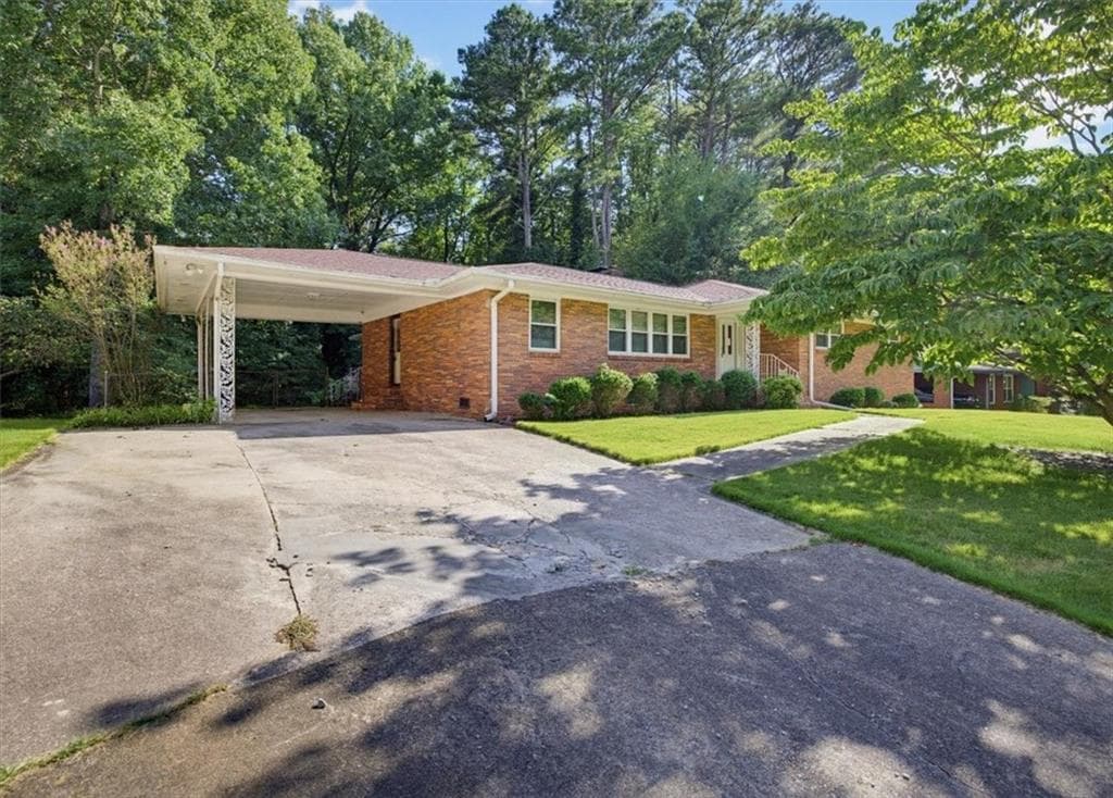 4 bedroom, 2 bathroom, 2,214 sq ft single family residence under contract at 2972 Arrowood Drive, East Point, GA 30344 — photo 2