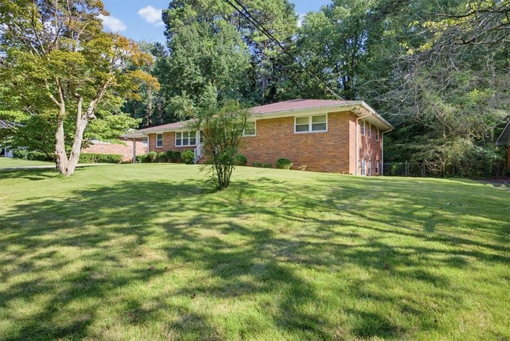 4 bedroom, 2 bathroom, 2,214 sq ft single family residence under contract at 2972 Arrowood Drive, East Point, GA 30344 — photo 3