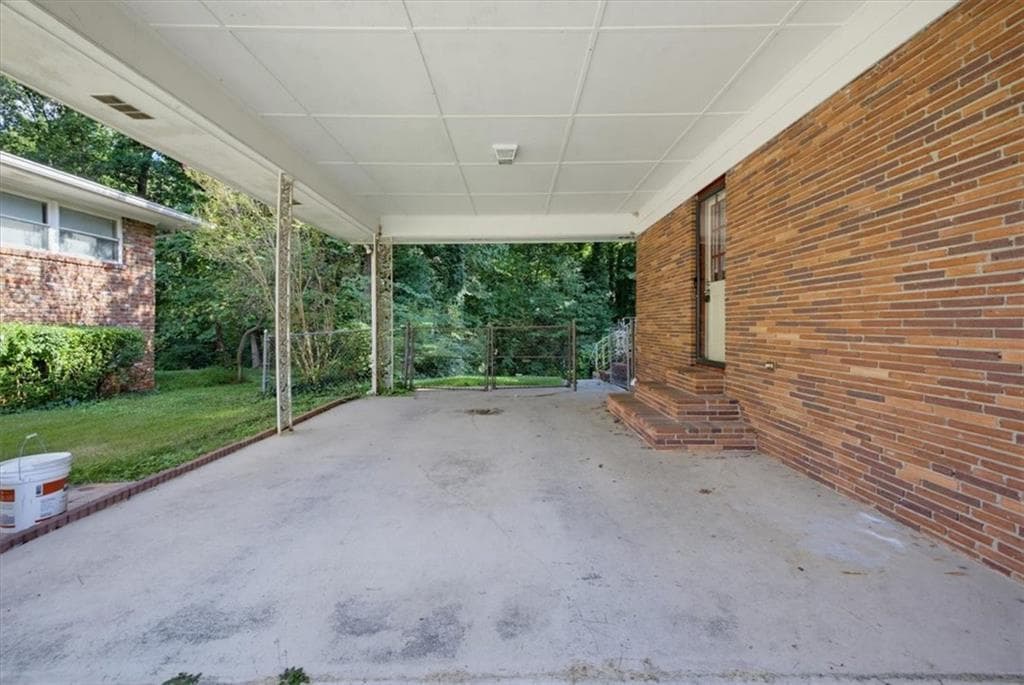 4 bedroom, 2 bathroom, 2,214 sq ft single family residence under contract at 2972 Arrowood Drive, East Point, GA 30344 — photo 4