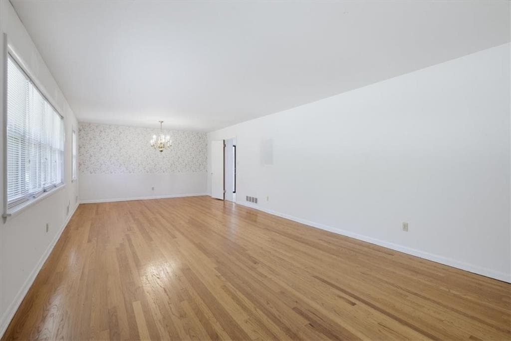 4 bedroom, 2 bathroom, 2,214 sq ft single family residence under contract at 2972 Arrowood Drive, East Point, GA 30344 — photo 5