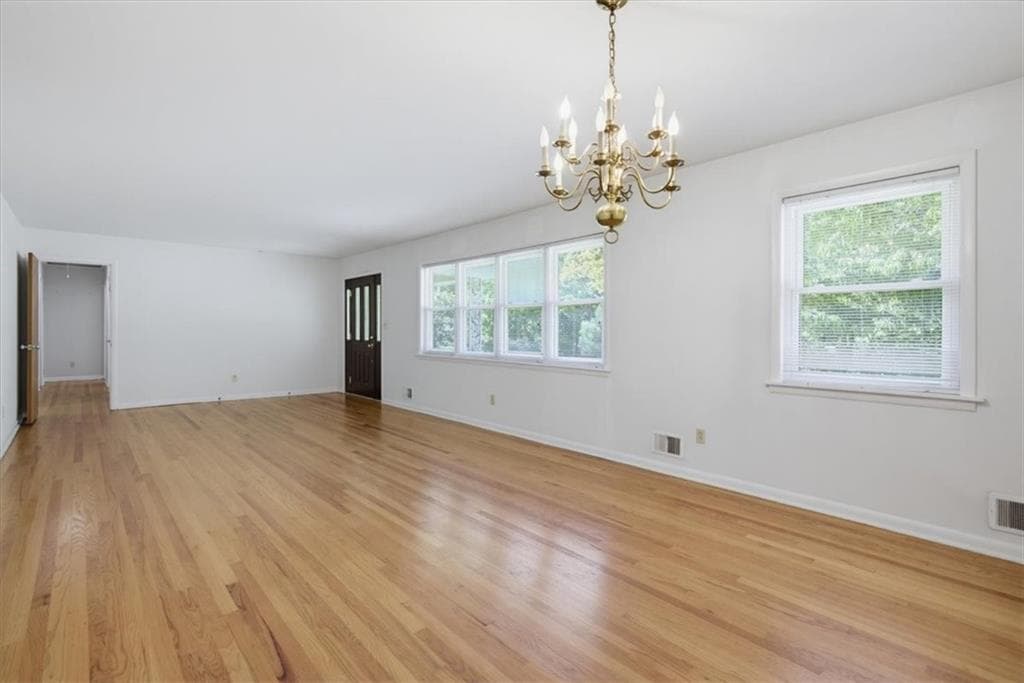 4 bedroom, 2 bathroom, 2,214 sq ft single family residence under contract at 2972 Arrowood Drive, East Point, GA 30344 — photo 6
