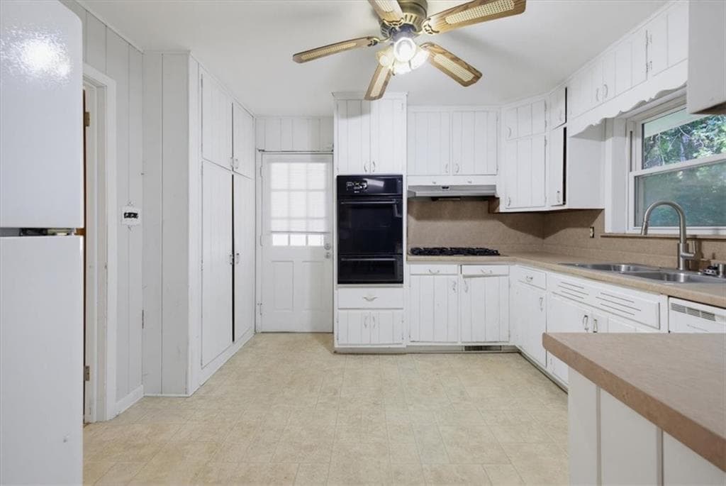 4 bedroom, 2 bathroom, 2,214 sq ft single family residence under contract at 2972 Arrowood Drive, East Point, GA 30344 — photo 8